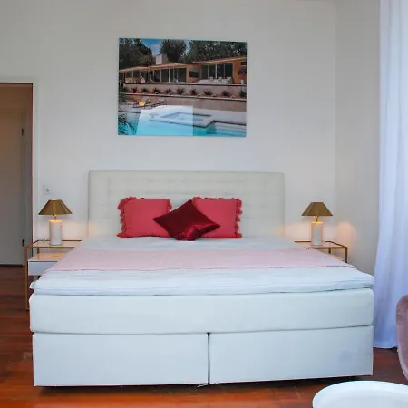 Holiday Vernice Gialla-2 Minusio