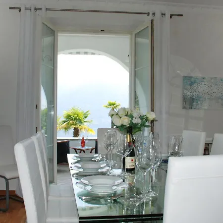Holiday Vernice Gialla-2 Holiday home Minusio